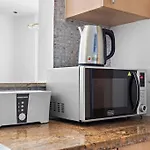 Stonetree - Stylish Fully-Furnished 1 Br
